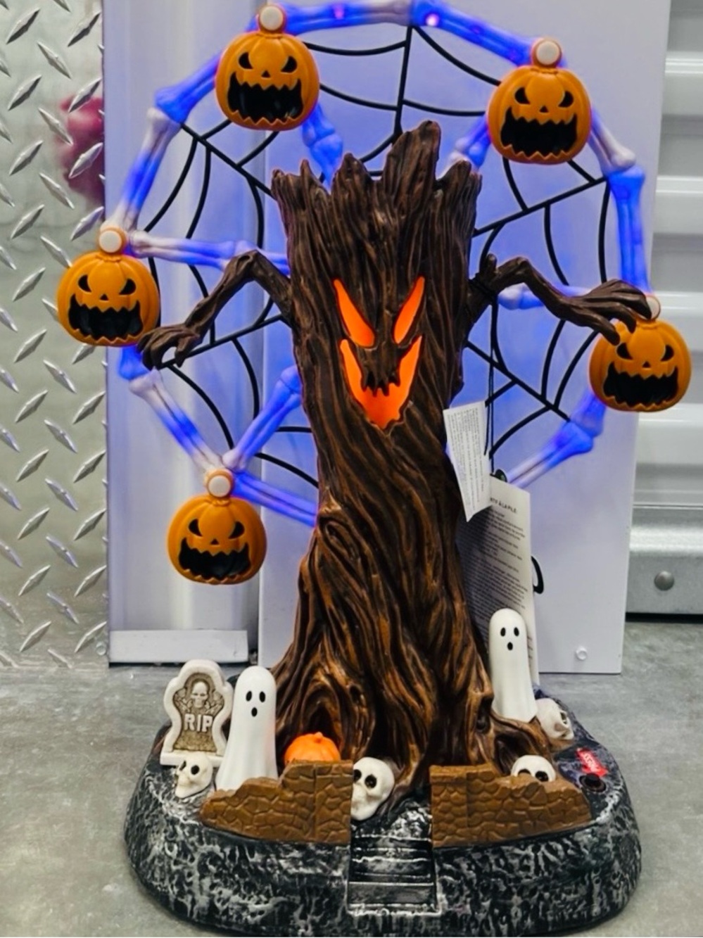 NWT Viral 2026  Halloween spooky light up musical pumpkin
Ferris wheel